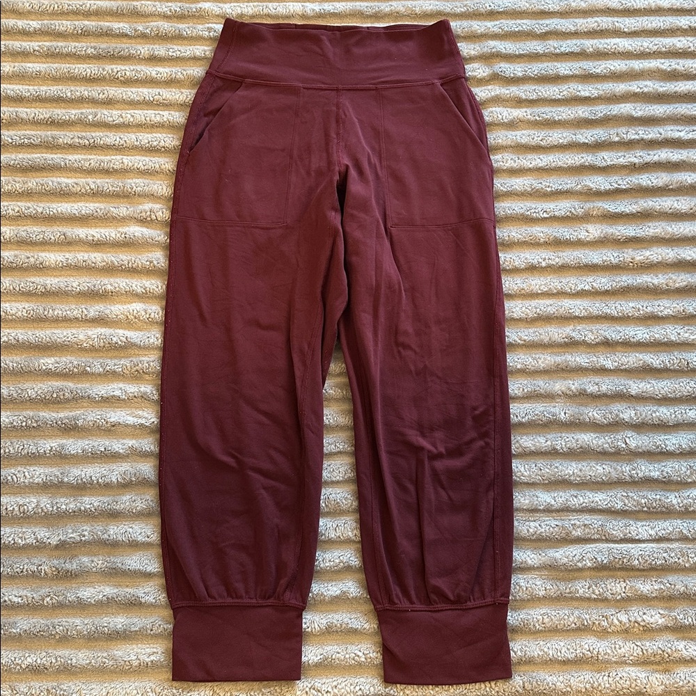 EUC Lululemon joggers-size 4 with pockets